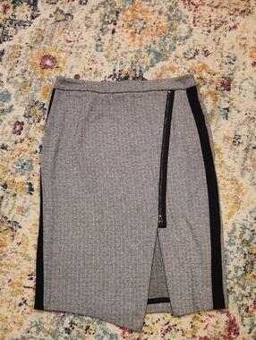 Worthington Gray Pencil Skirt with Black Side Panels and Zip